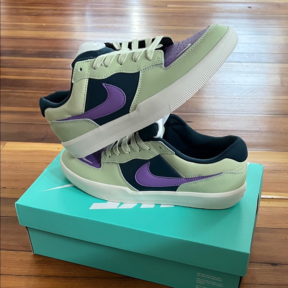 NIKE SB FORCE 58 PREMIUM L - OLIVE AURA/BLACK RASPBERRY-ARMORY NAVY